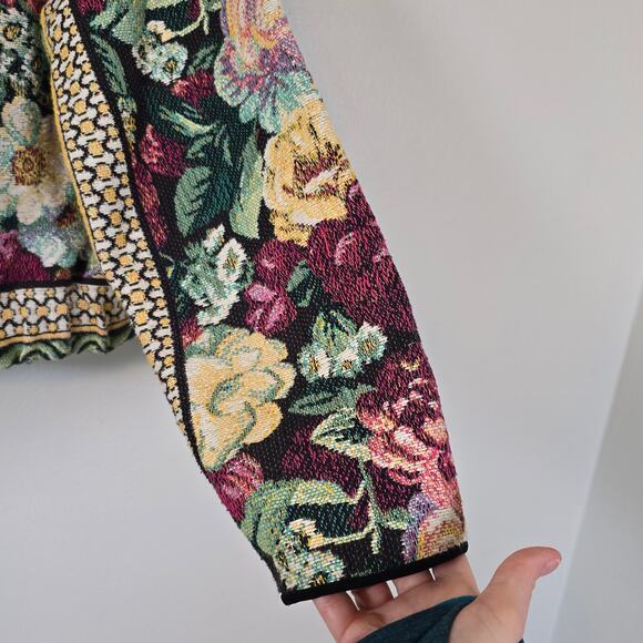 Vintage Outdoor Elegance Tapestry Jacket Women's M Red Rose Cottagecore Boho - Picture 5 of 6